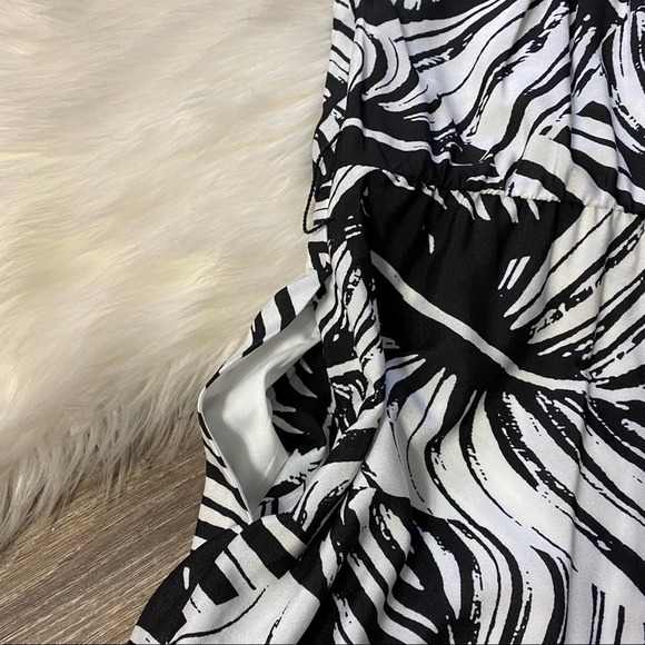 Julia Jordan Palm Leaf Print Jumpsuit - Picture 7 of 10